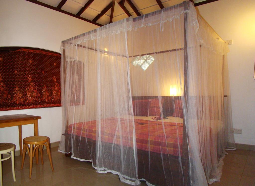 Garden Haven Hikkaduwa Villa Room photo